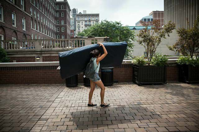 Emma Sulkowicz carries a mattress around Columbia's campus.